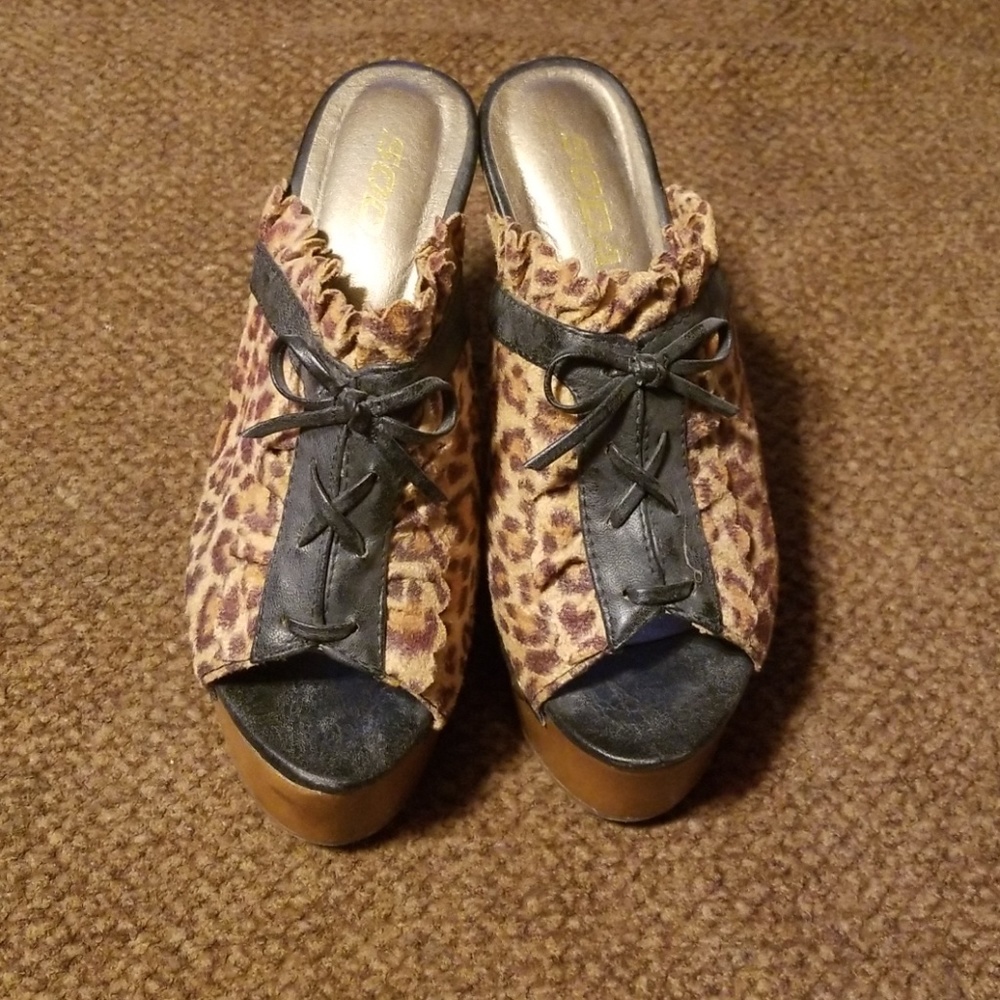 Leopard wedges